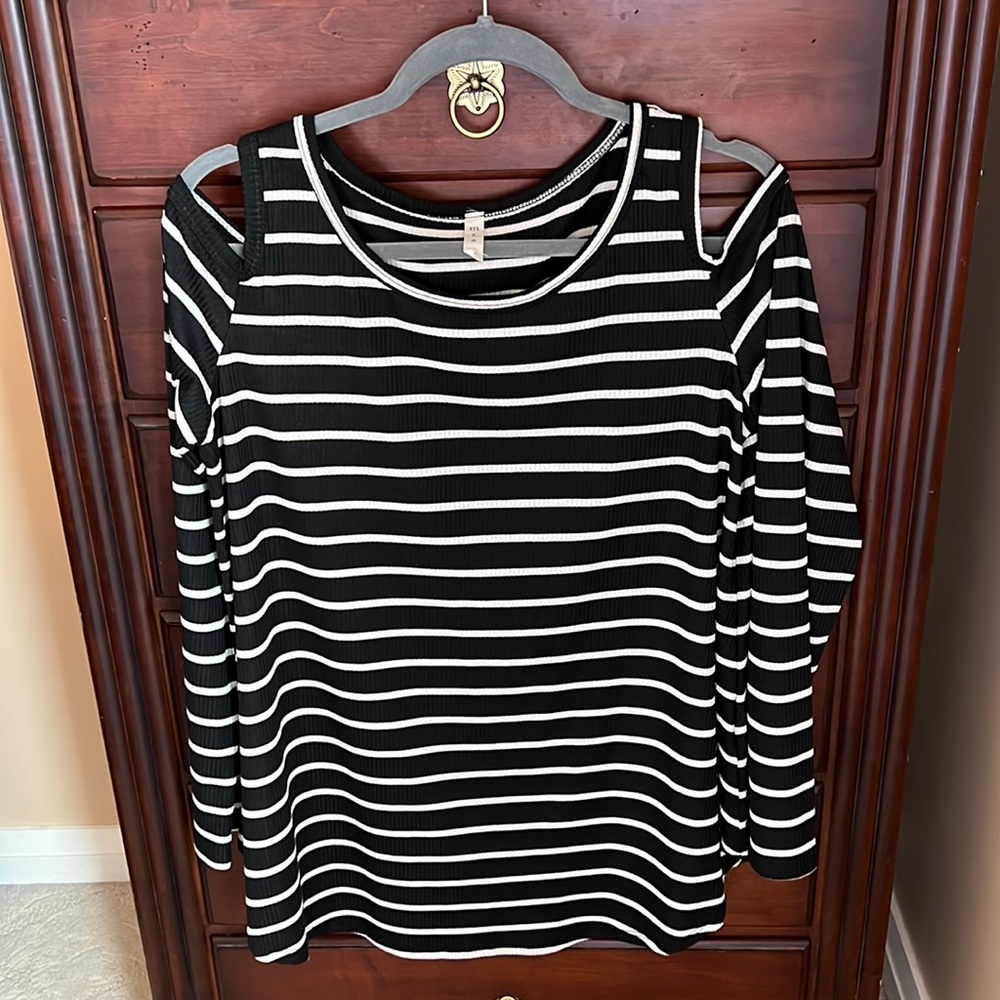 mts Cold Shoulder Top (NWOT)